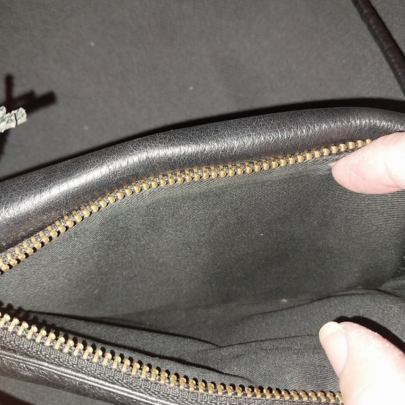 Fossil Pre-Loved Crossbody Very Good Condition.Elegant Black Women\'s Clutch